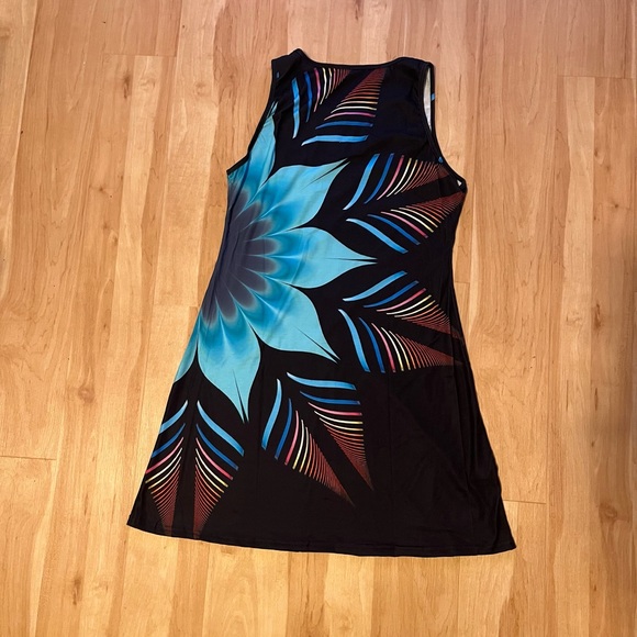 NWOT Blue burst summer dress sleeveless with black background - Picture 4 of 11
